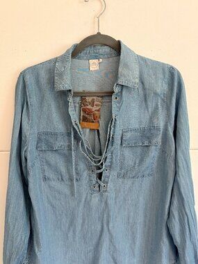 Paper Crane Woman Chambray Lace Up Low V-Neckline Long Sleeve Blouse Top Size S